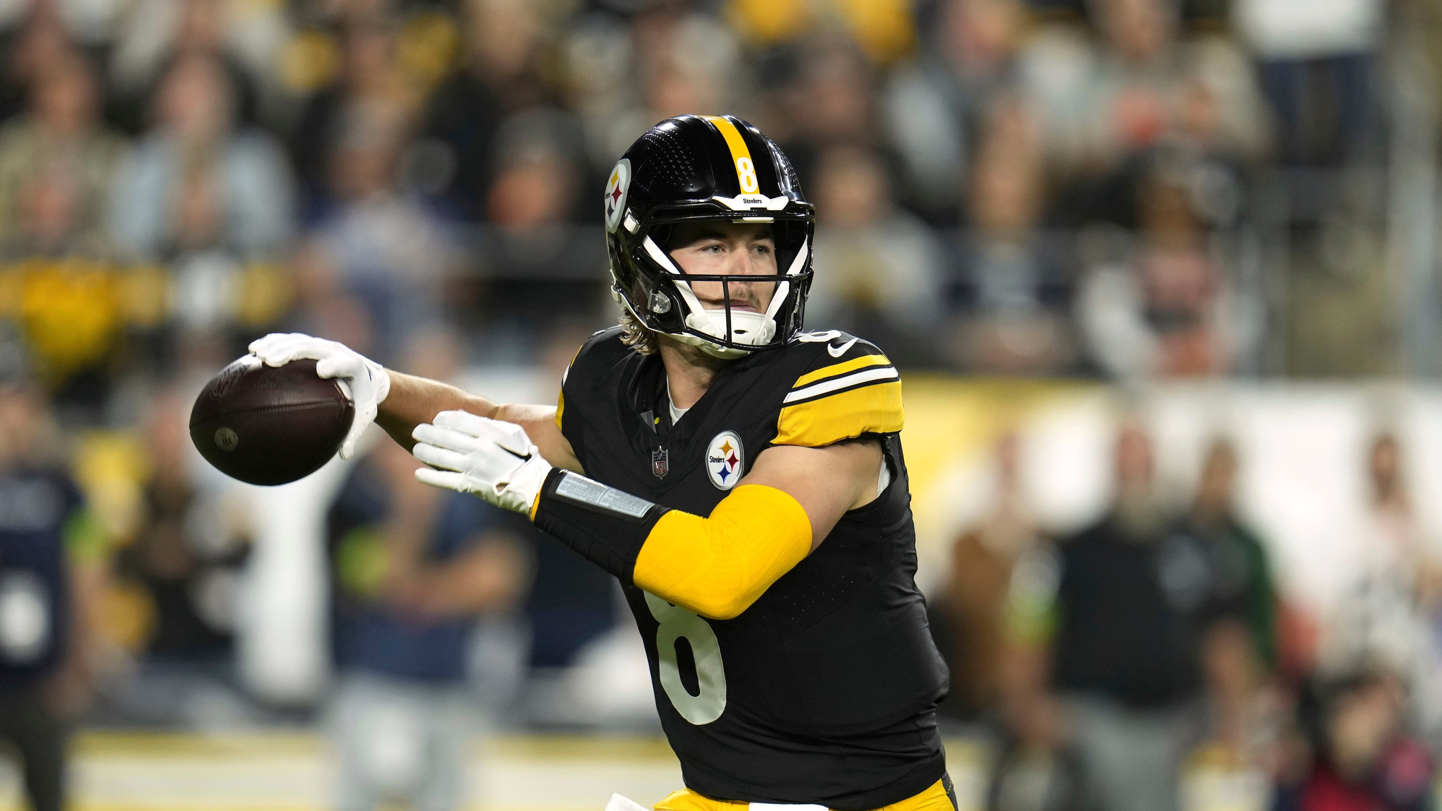 LOOK: Steelers unveil all-black Color Rush jerseys for Christmas vs. Ravens  