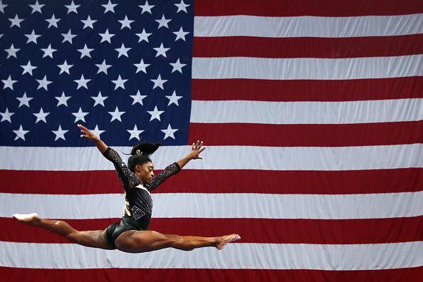 Simone Biles marries St. Louis native, Texans LB Jonathan Owens