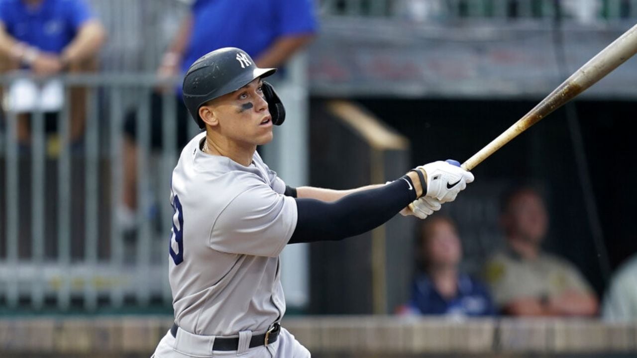 White Sox rally past Yankees 9-8 in 'Field of Dreams' game