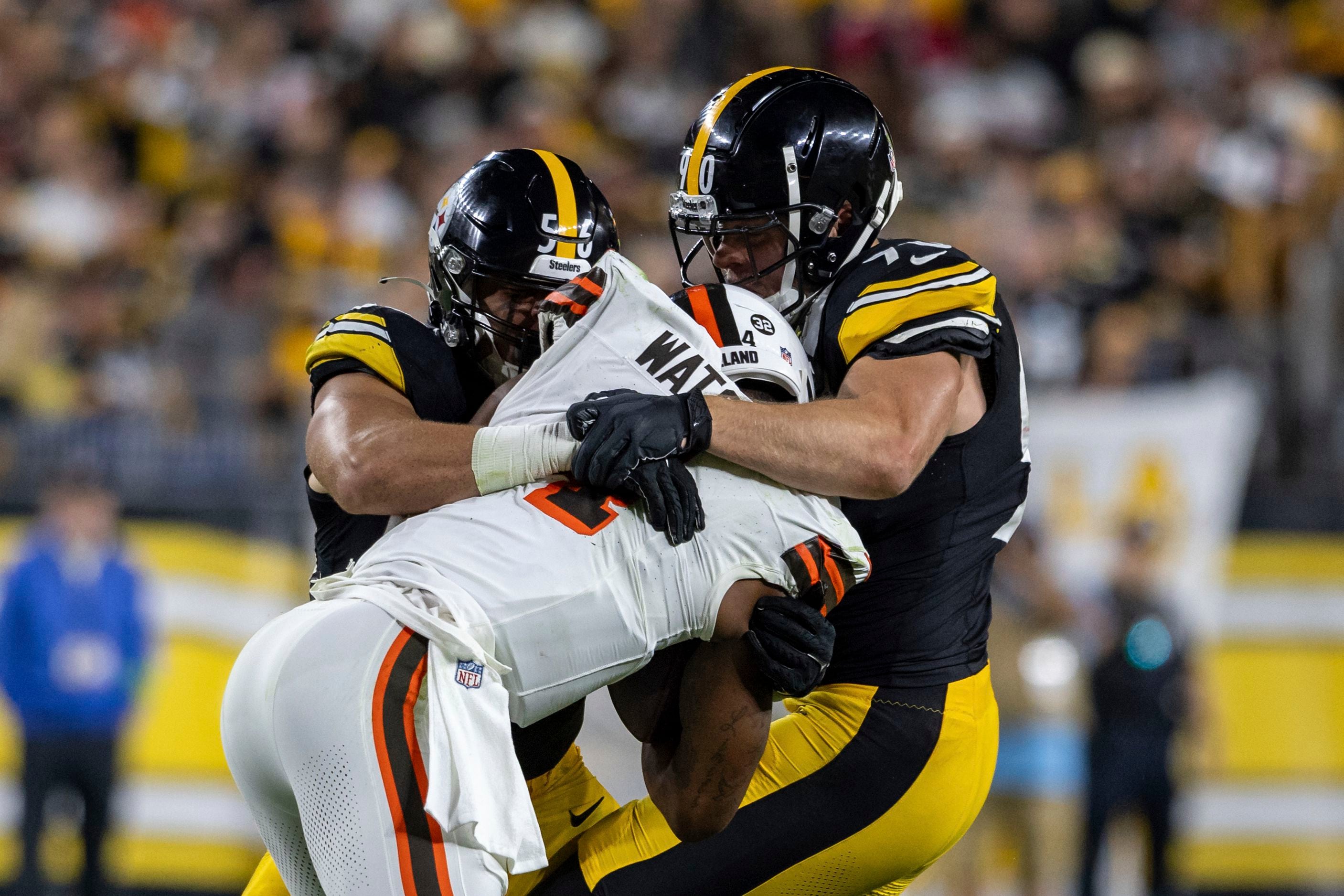 Cleveland Browns stun the Pittsburgh Steelers early, hold on for