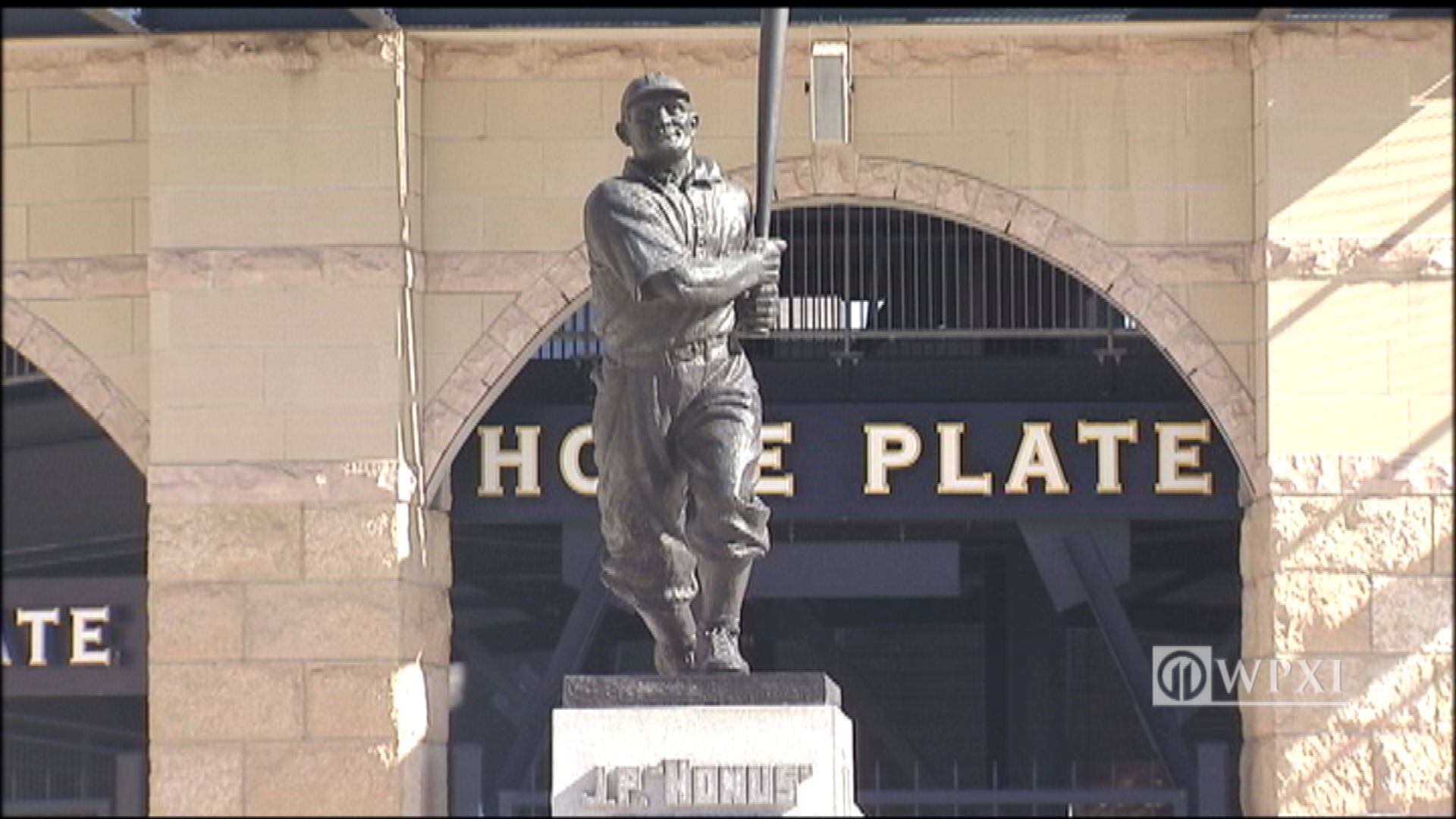 Roberto Clemente memorial unveiled near site of plane crash