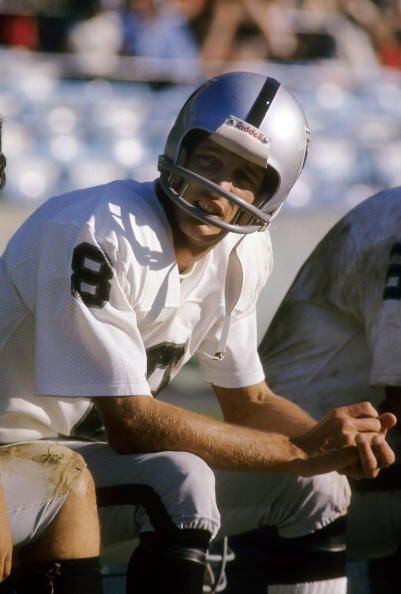 Ray Guy, First N.F.L. Punter Named to the Hall of Fame, Dies at 72 - The  New York Times