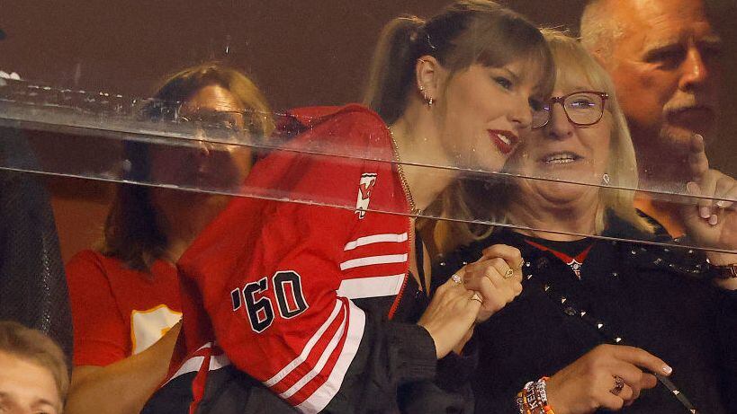 Taylor Swift shows up to second straight Chiefs game