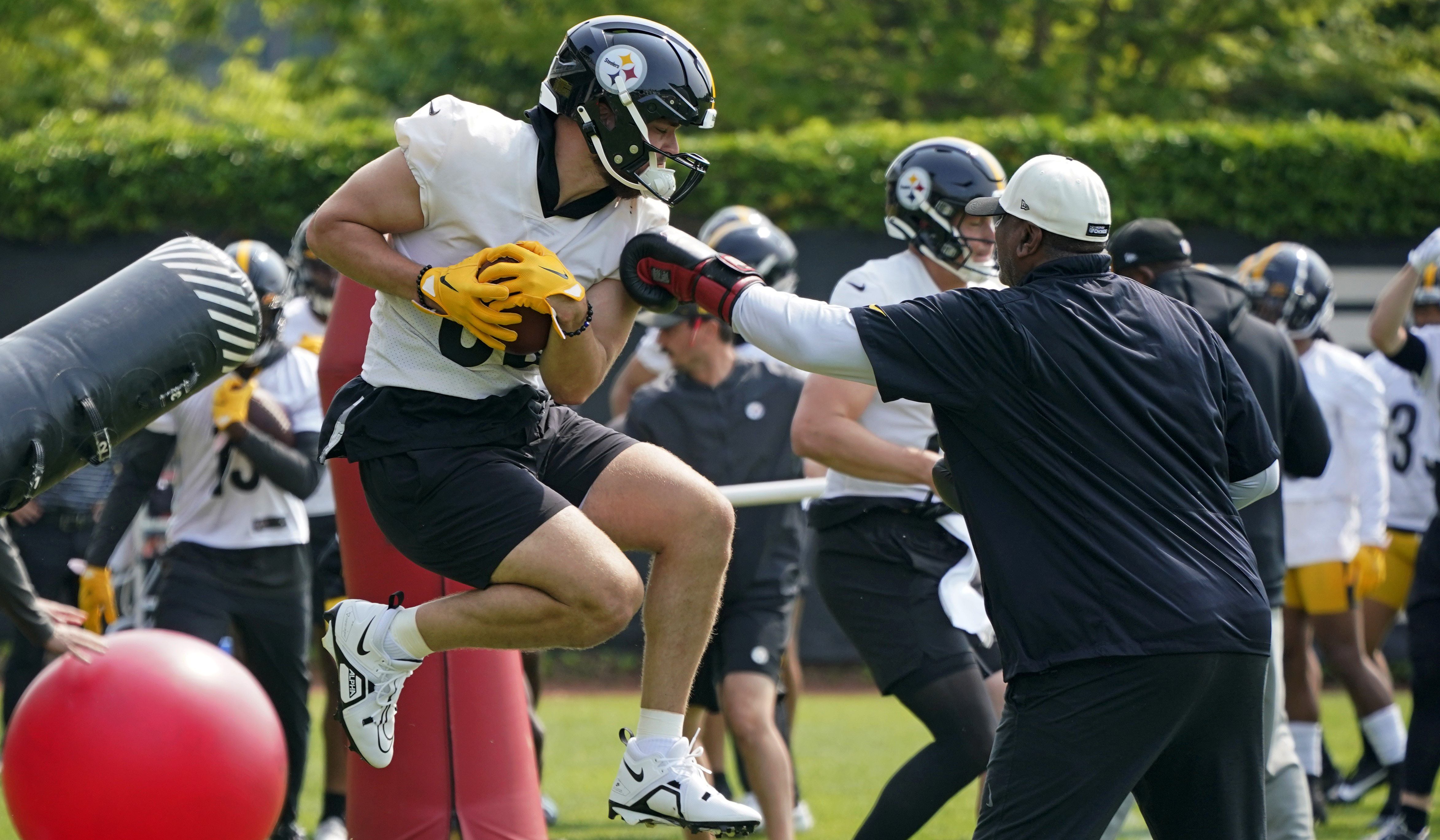 NFL releases new 'inverted' Steelers jersey – WPXI