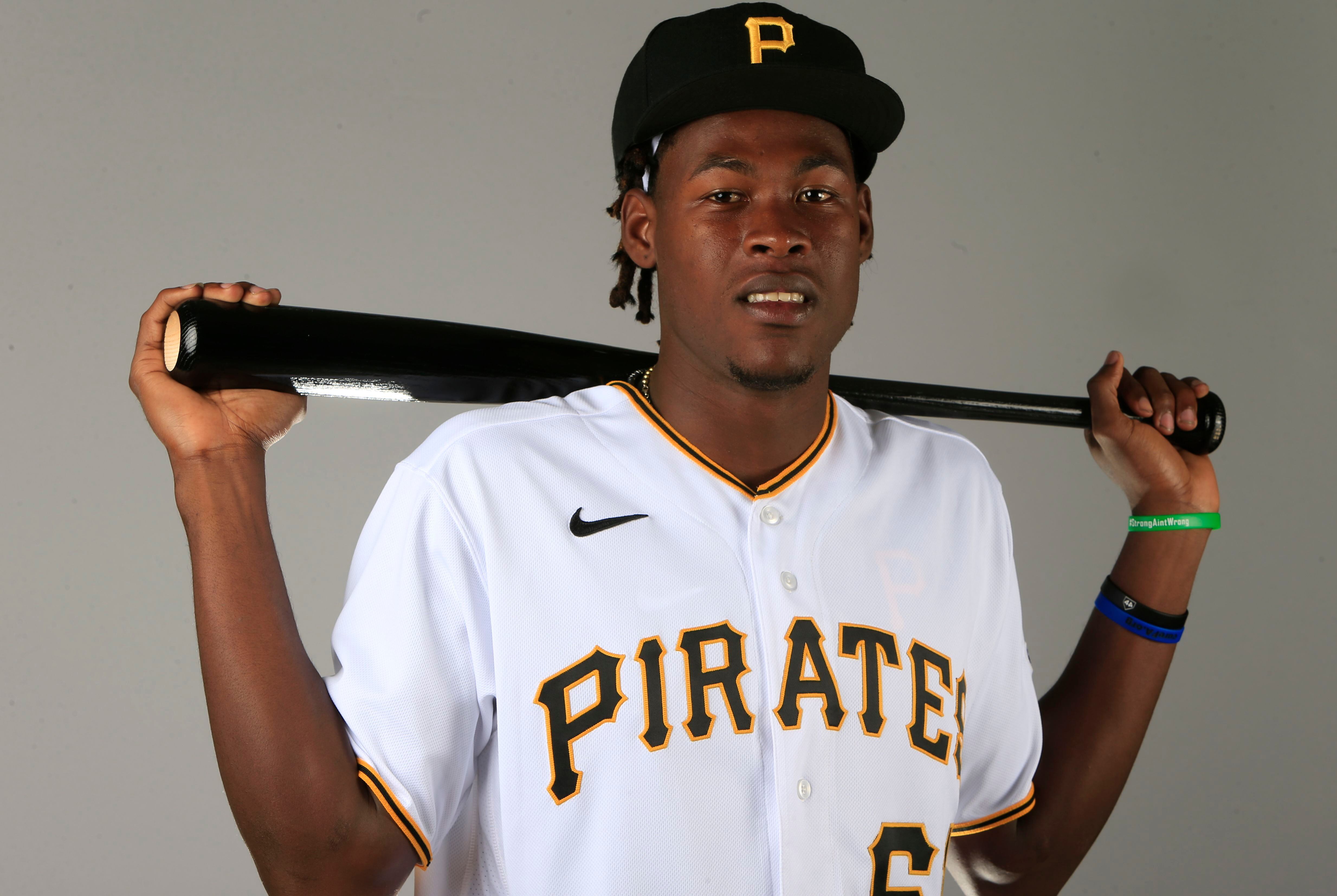 Pirates calling up top prospect Oneil Cruz, a 6-foot-7 shortstop 