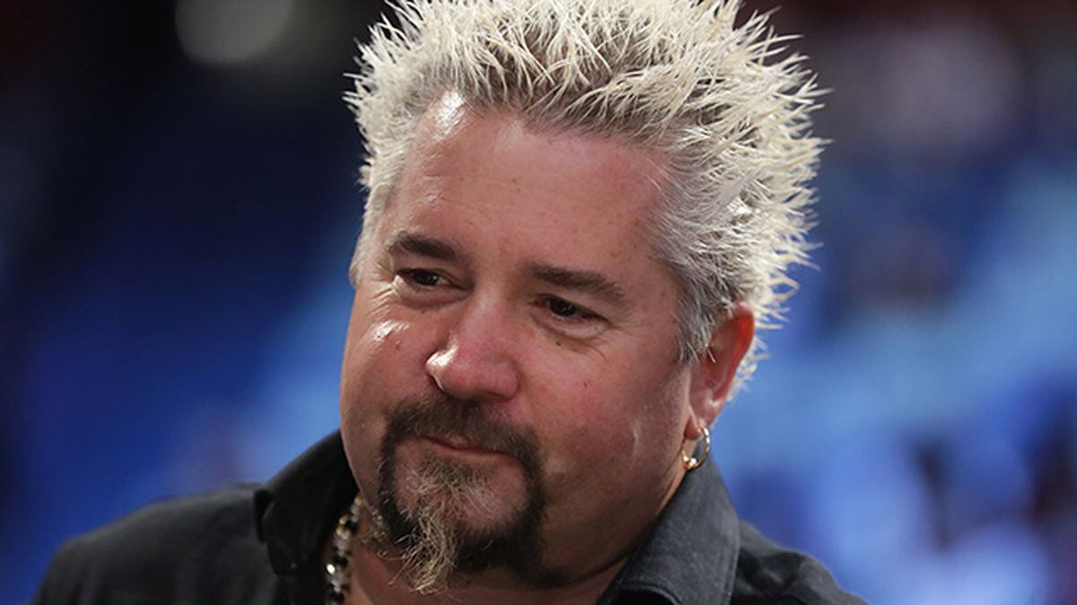 Guy Fieri feeds hundreds of California wildfire victims, responders