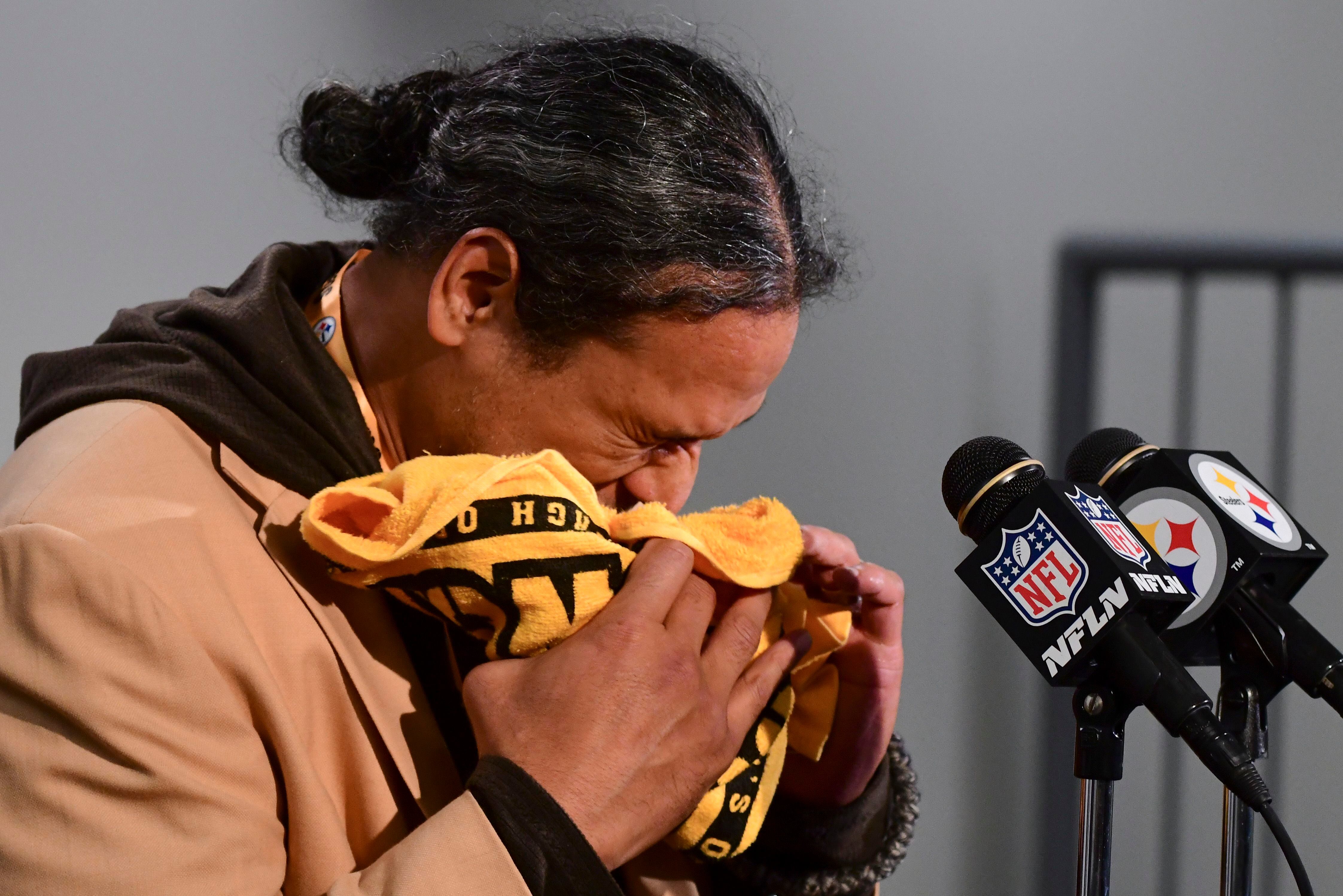 Troy Polamalu pens a thank you after his induction in the Hall of Honor -  Behind the Steel Curtain