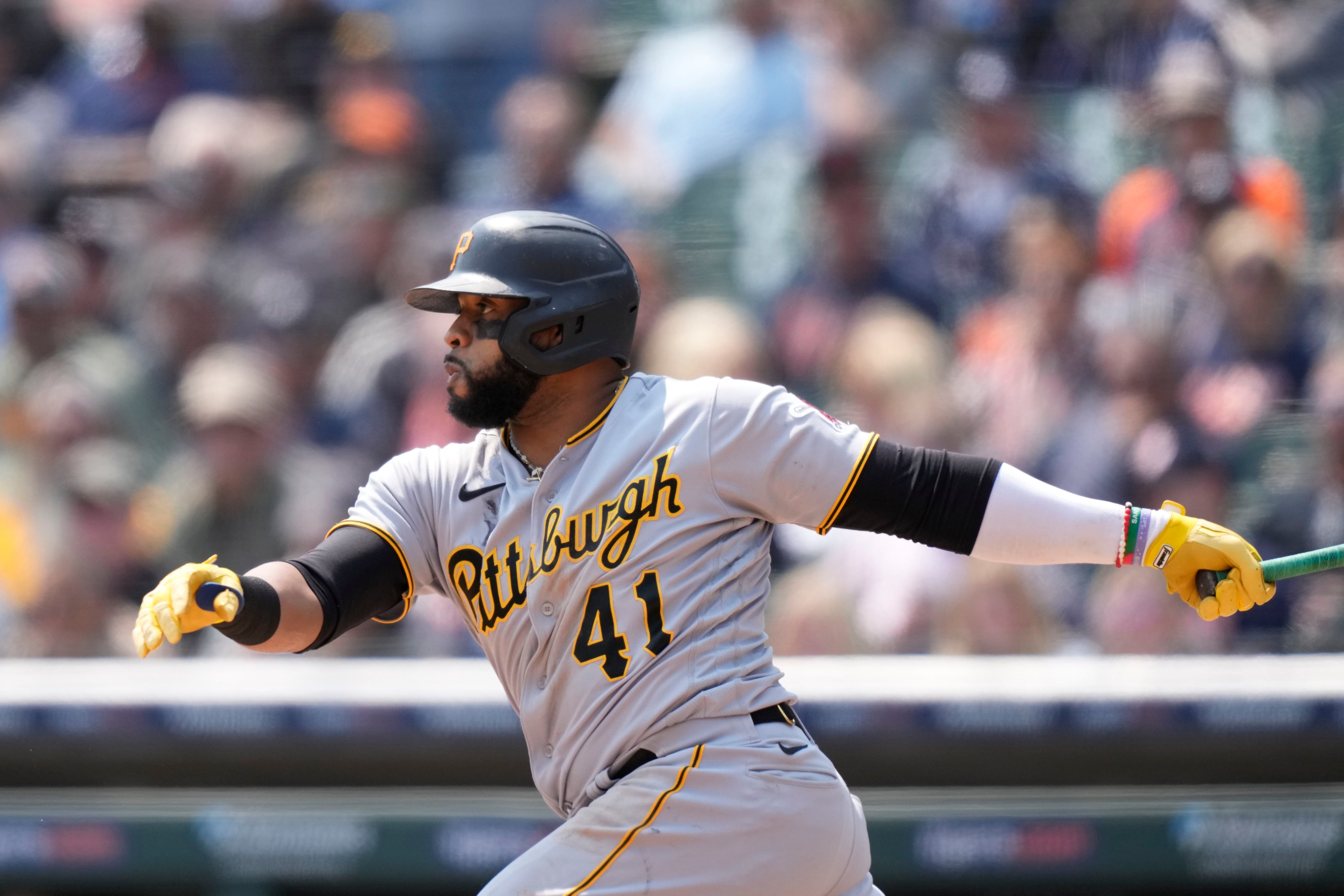 Pirates trade Carlos Santana to Brewers