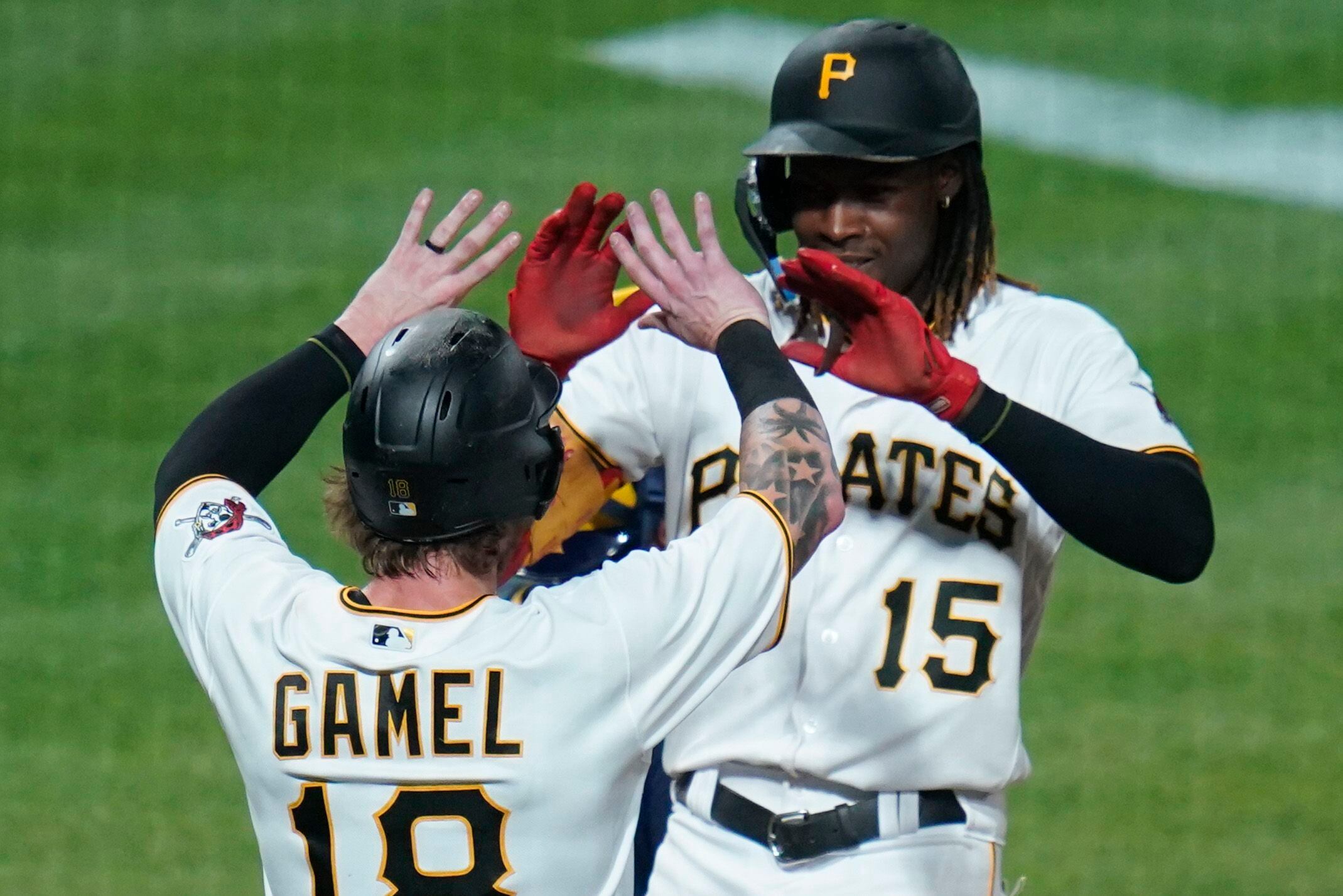 Bryan Reynolds' Walk-Off Homer Gives Pirates 8-7 Win Over Brewers