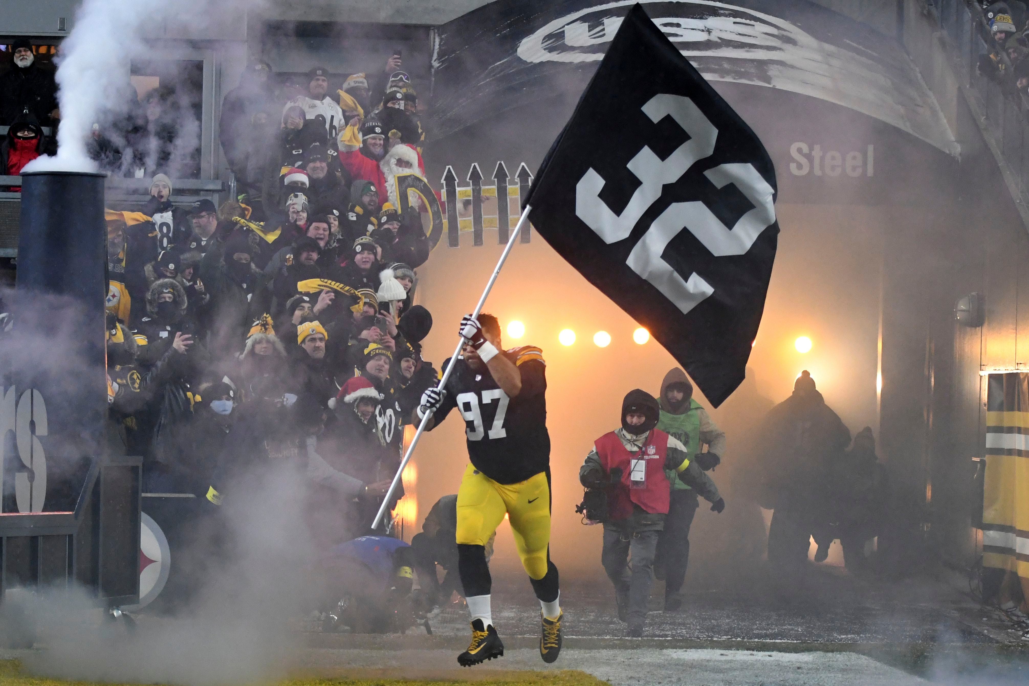 Pittsburgh Penguins Honor Franco Harris During Thursday's Game