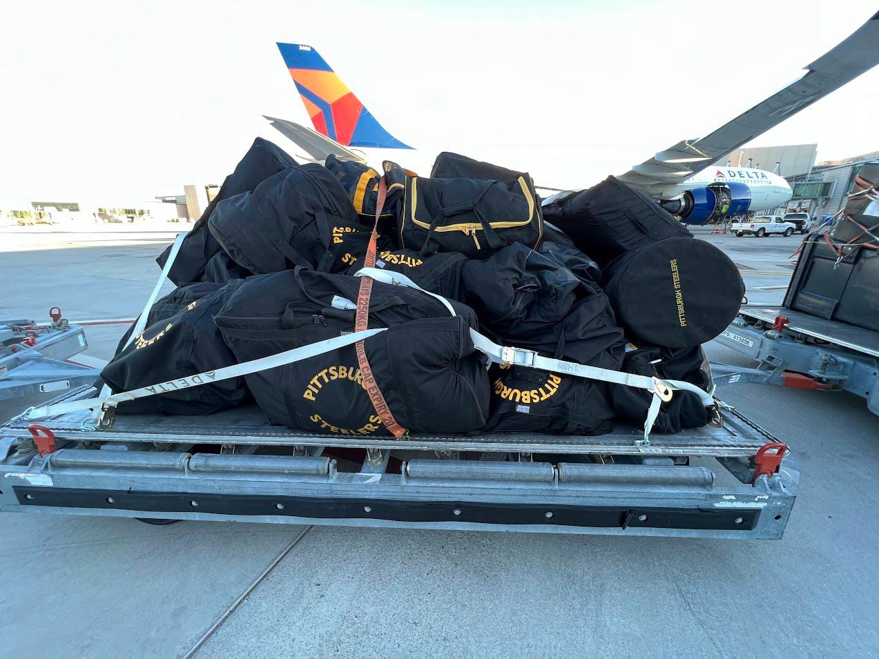 Sleeping, eating, film work and a little 'panic.' How the Steelers dealt  with emergency landing –